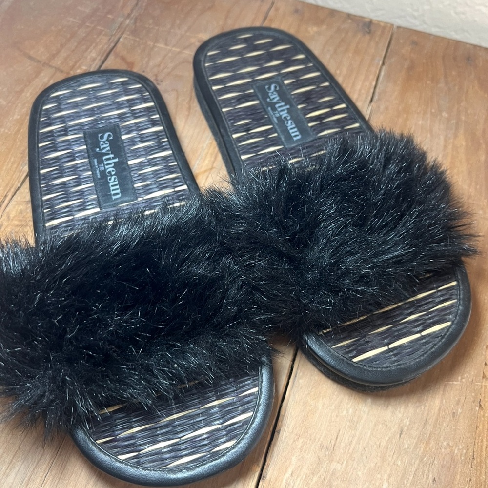 NWOT Goth Mink Tatami Slides